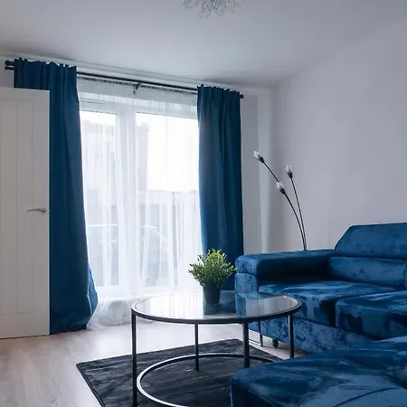 Stylish House With Private Parking *