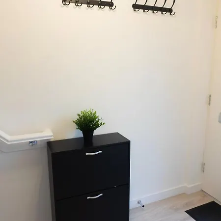 Stylish House With Private Parking *