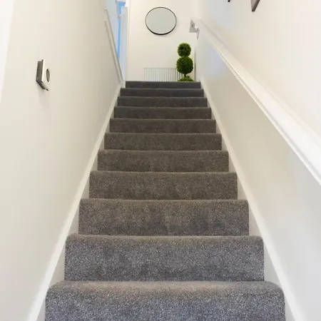 Ferienhaus Stylish House With Private Parking