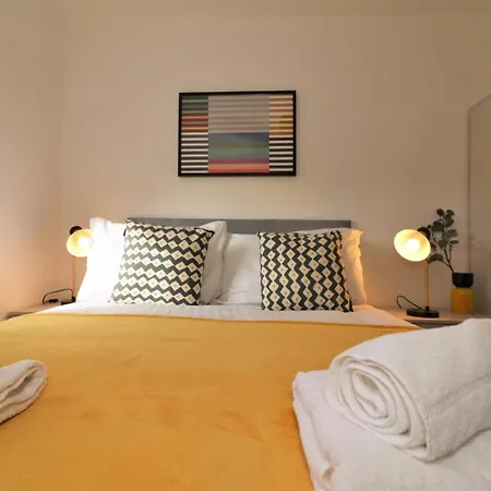 Signature - Great Western View Holiday home Glasgow
