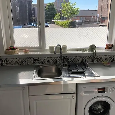 Apartment Comfy 1 Bedroom Flat With Free Parking