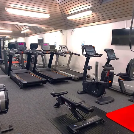 Glynhill & Near Airport Hotel 4*