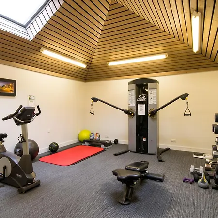 Glynhill & Near Airport 4*