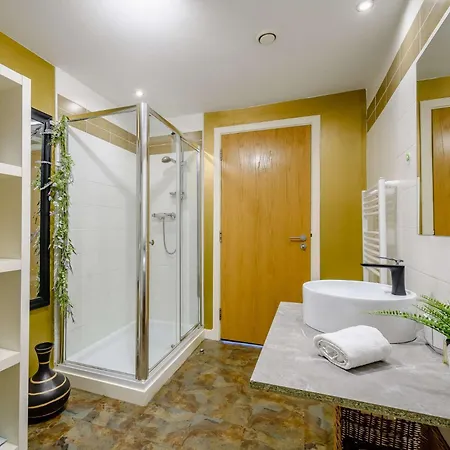 شقة 2 Bed In 87837 *