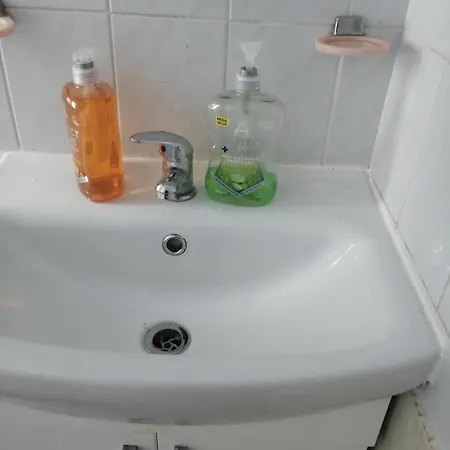 Comfortable With Work Desks In Cheerful City *