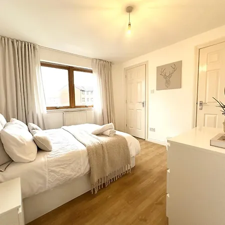 Habitación en casa particular Private With En-suite And Parking In Shared Flat *