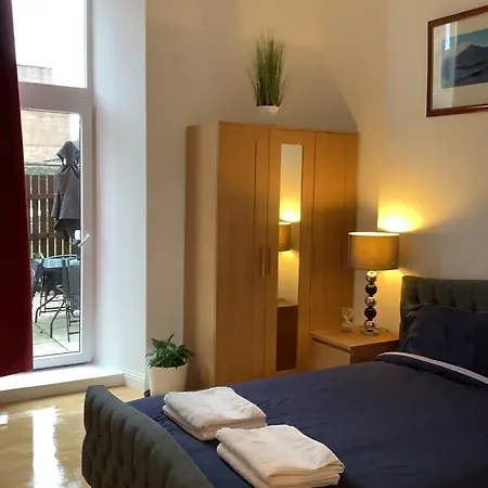 Ground Floor With Garden Apartment Glasgow
