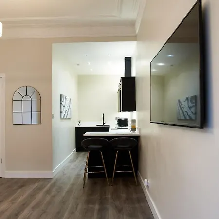 Lovely, Recently Refurbished Two Bedroom Apartment *