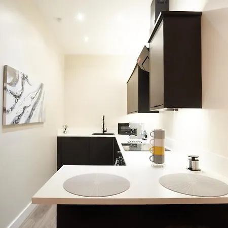 Lovely, Recently Refurbished Two Bedroom Apartment *