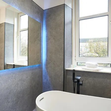 Lovely, Recently Refurbished Two Bedroom Apartment