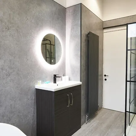 Lovely, Recently Refurbished Two Bedroom *