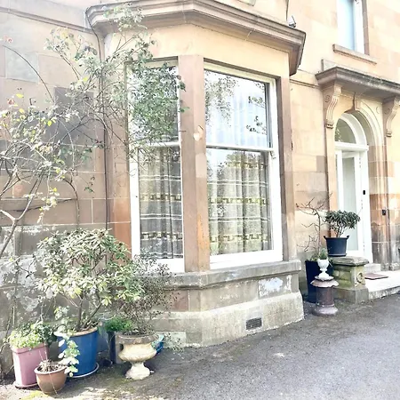 Pass The Keys Traditional 5 Bed Bellahouston Sleeps 10