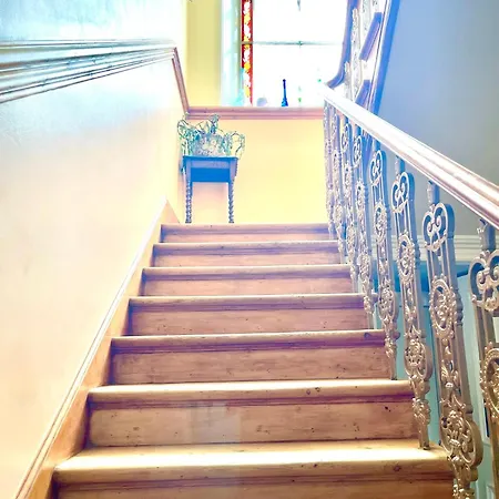 Pass The Keys Traditional 5 Bed Bellahouston Sleeps 10 Hotel