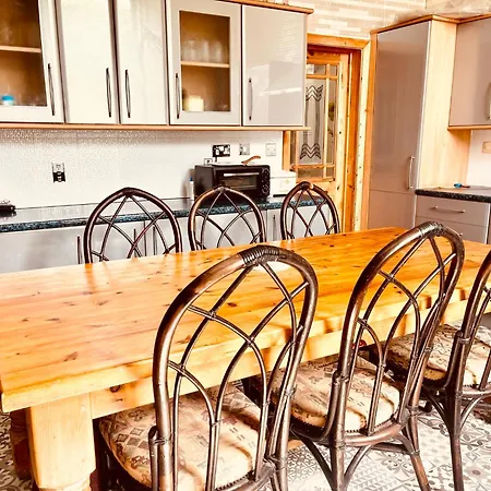 Pass The Keys Traditional 5 Bed Bellahouston Sleeps 10 Hotel Glasgow