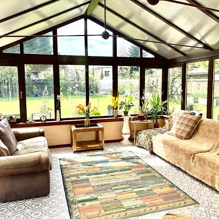 Hotel Pass The Keys Traditional 5 Bed Bellahouston Sleeps 10 Glasgow