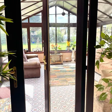 Pass The Keys Traditional 5 Bed Bellahouston Sleeps 10