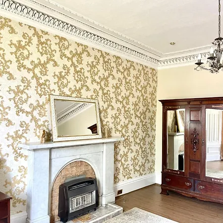 Pass The Keys Traditional 5 Bed Bellahouston Sleeps 10 Hotel