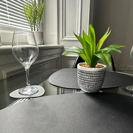 Trendy West End Apartment, Apartamento