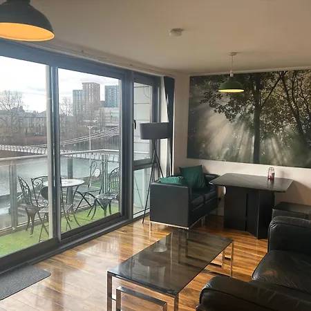 Riverview Apartment *