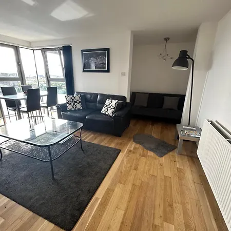 Riverview Apartment *