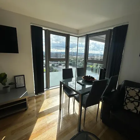 Riverfront Apartment Glasgow