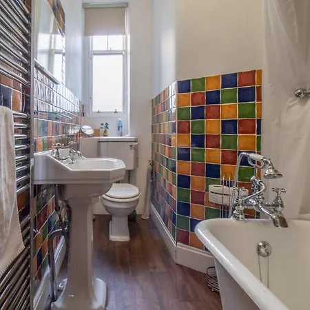 アパート Beautiful, Traditional 2 Bed Flat W Free Parking - Pass The Keys