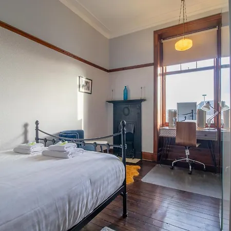 Apartment Beautiful, Traditional 2 Bed Flat W Free Parking - Pass The Keys *