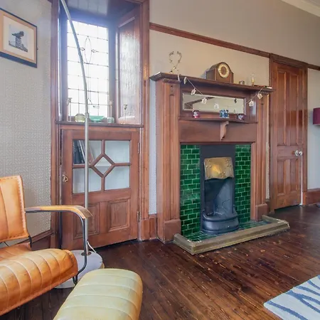 Beautiful, Traditional 2 Bed Flat W Free Parking - Pass The Keys 아파트 *