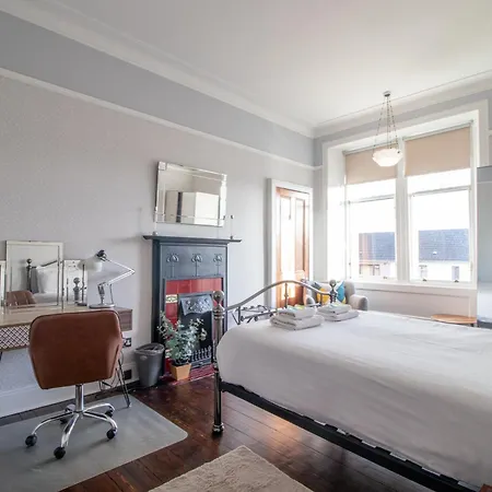 Pass The Keys Beautiful, Traditional 2 Bed Flat W Free Parking * Glasgow