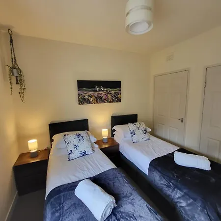 Apartment Large 3 Bed, Great For Contractors, With Private Parking Glasgow