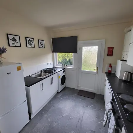 Apartment Large 3 Bed, Great For Contractors, With Private Parking Glasgow