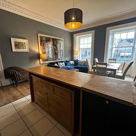 Garnethill Charm 3 Bed Flat