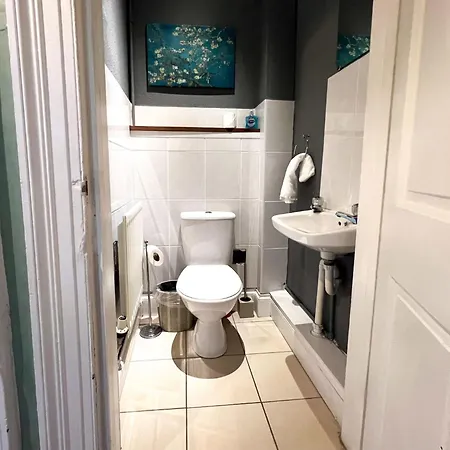 Garnethill Charm 3 Bed Flat