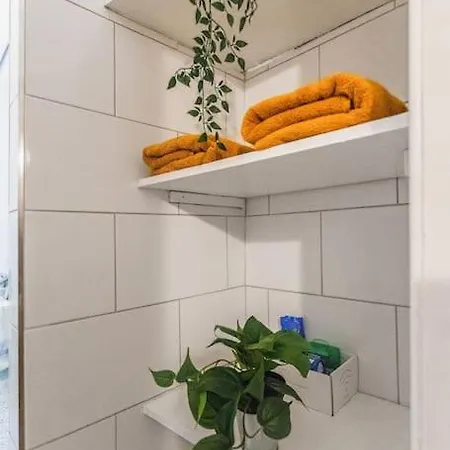 Traditional 1-bed Flat In Southside Apartment *