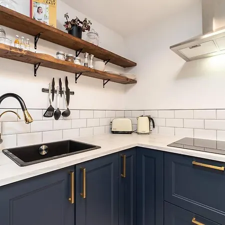 Stylish Pad With Free Private Parking Apartment Glasgow