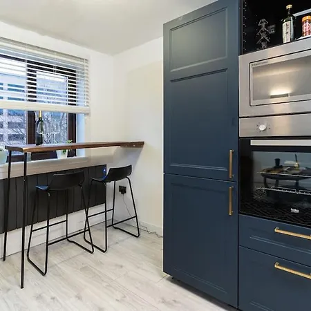 Stylish Pad With Free Private Parking