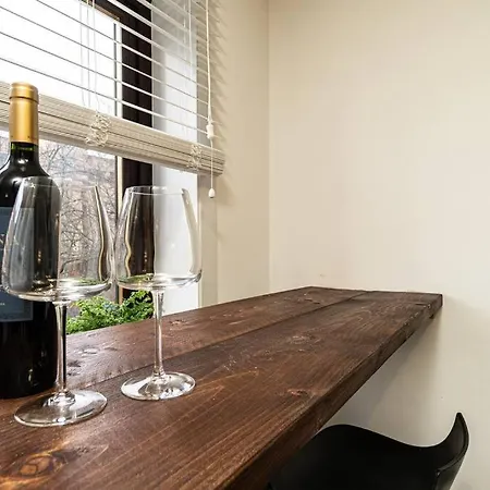 Stylish Pad With Free Private Parking *