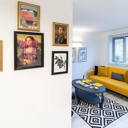 Stylish Pad With Free Private Parking Apartment Glasgow