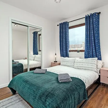 New Slick Finnieston Pad W/ Free Parking *