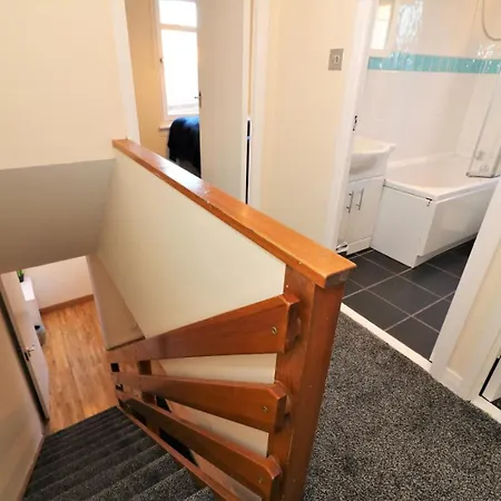 Signature - Shield House 글라스고