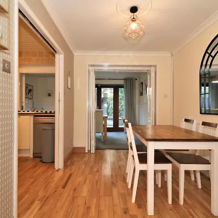 Signature - Shield House Apartament *