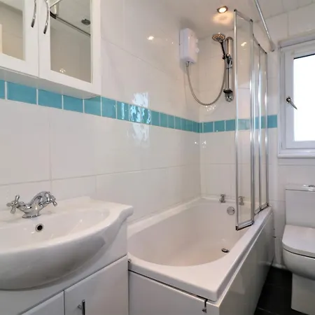 Signature - Shield House Apartament