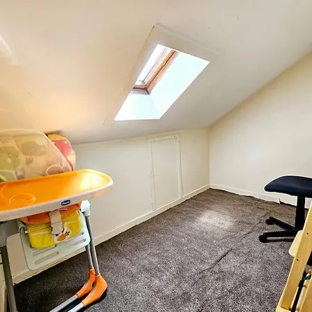 Apartment Huge Family In Glasgow