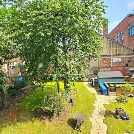 Apartment Huge Family In Glasgow
