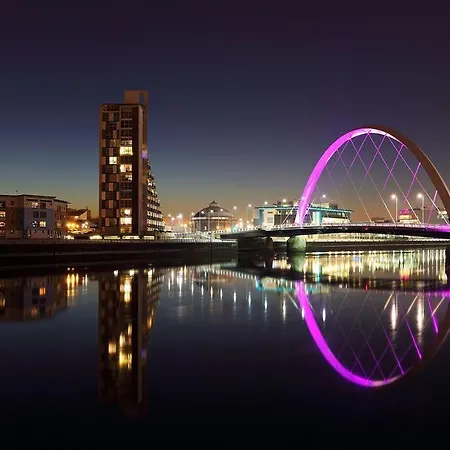 Сasa de vacaciones Archillects Entire Two Bedroom Comfy House - Free Parking Glasgow