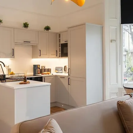 The West End Retreat - Your Luxurious 5* Apartamento *