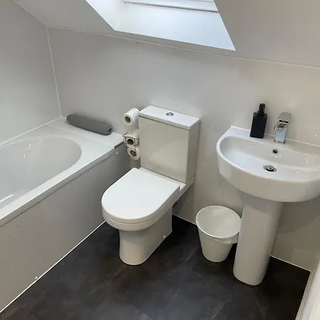 Elder Park Apartment *