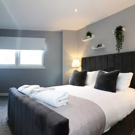 Glas Go Executive 2-bedroom Near Ovo Hydro Free Parking Apartment *