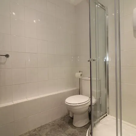 Glas-go 2 Bedroom 3 Min Walk To Secc Hydro Free Parking Onsite Apartment *