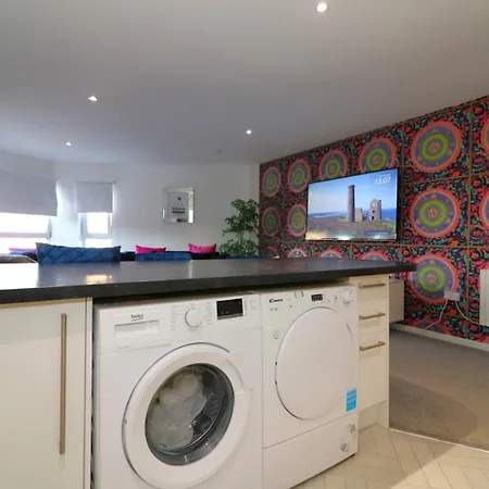 Apartment Glas-go 2 Bedroom 3 Min Walk To Secc Hydro Free Parking Onsite *